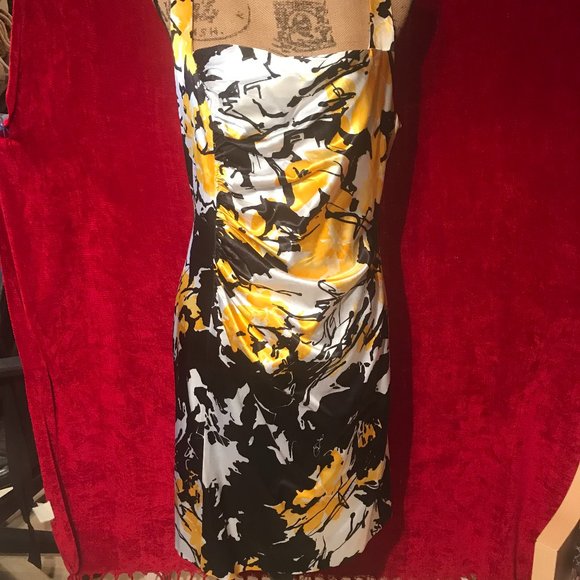 Gorgeous Silky satin like Dress - Picture 2 of 9